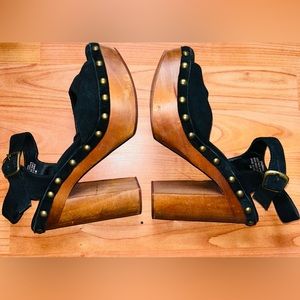 Jeffrey Campbell Woodies Clogs SZ 8 M little nicks , but beautiful